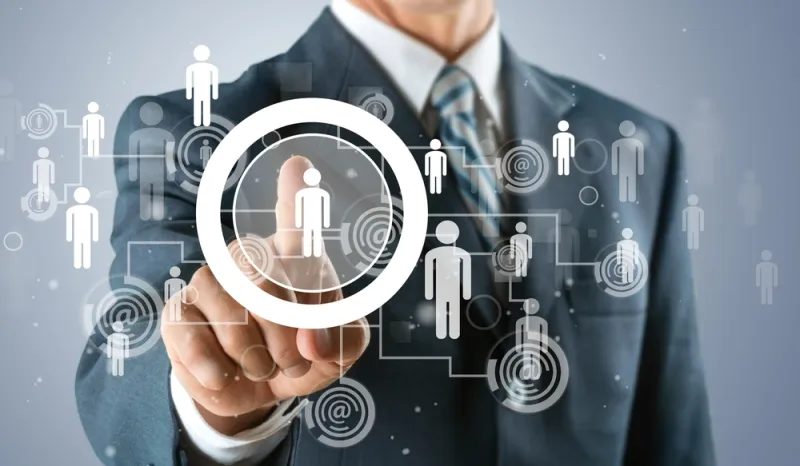 كيف يمكن لقادة الموارد البشرية بناء فريق مرن في عصر العمل عن بُعد؟