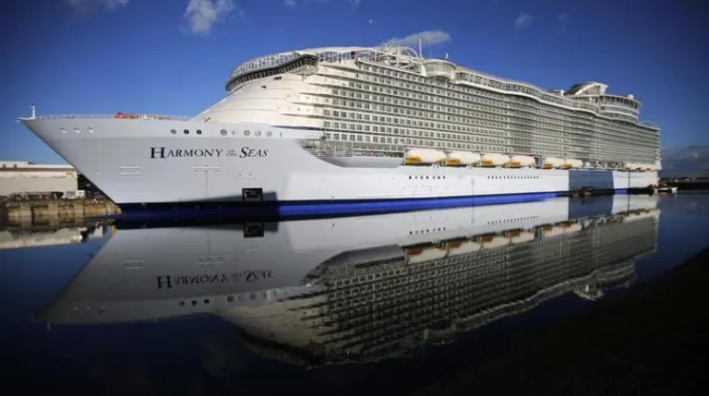 اصطدام أطول سفينة سياحية في العالم في البحر الكاريبي