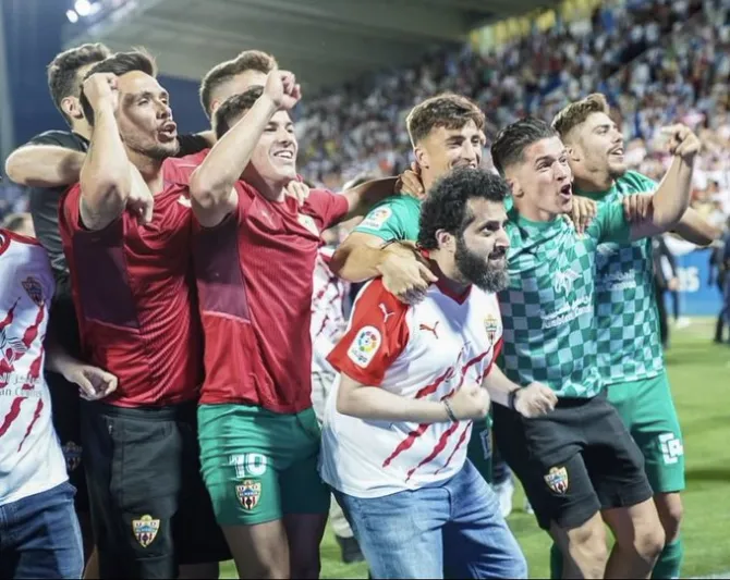 كيف احتفل تركي آل الشيخ بصعود ألميريا لليجا (فيديو)