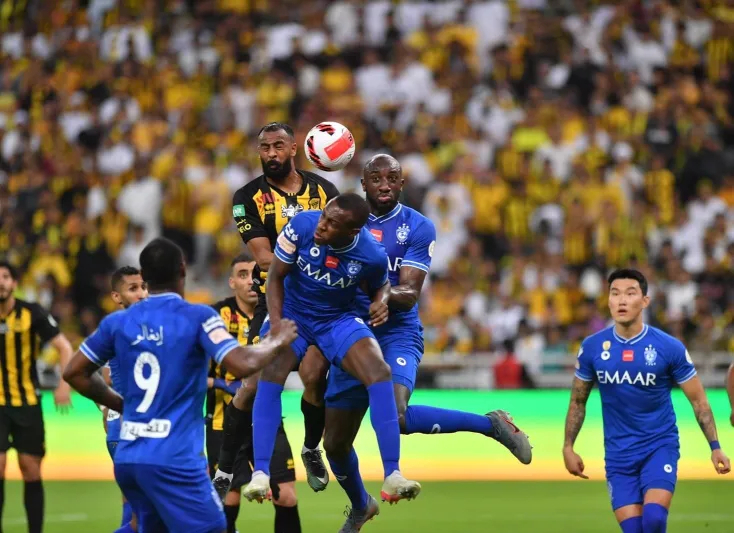 بعد فوزه بثلاثية الاتحاد.. ما فرص الهلال في التتويج بالدوري؟ 