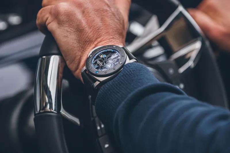 برابوس بانيراي بلو شادو الجديدة 2022.. تجمع بين الدقة السويسرية والفخامة الألمانية