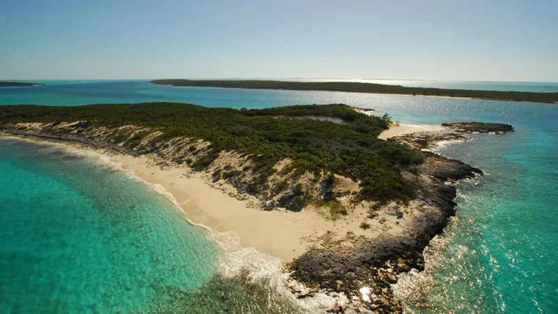 نيكولاس كيدج يبيع جزيرته في البهاما مقابل 7.5 مليون دولار