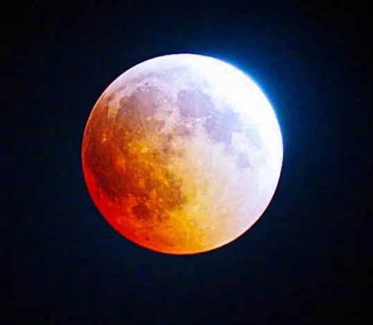 كيف تشاهد خسوف القمر في السعودية؟