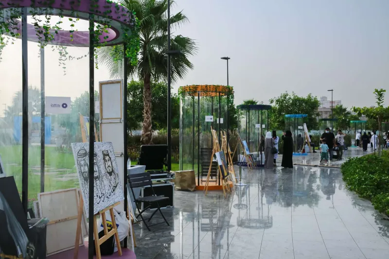 شارع الرسامين يجمع زوار جدة التاريخية 