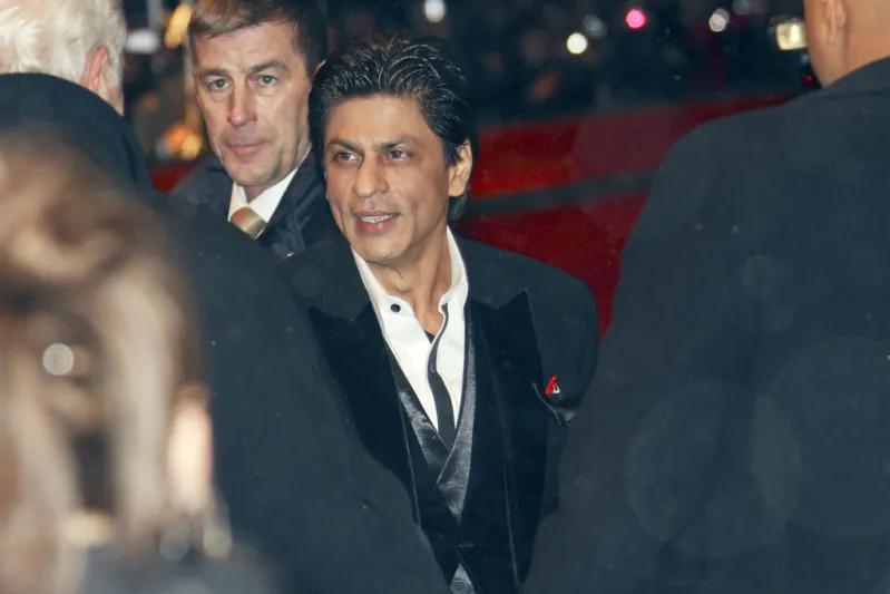 شاروخان يحصل على "جوقة الشرف" أعلى وسام مدني فرنسي 