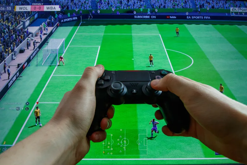 أبل تستعد لشراء شركة الألعاب المنتجة لـ FIFA