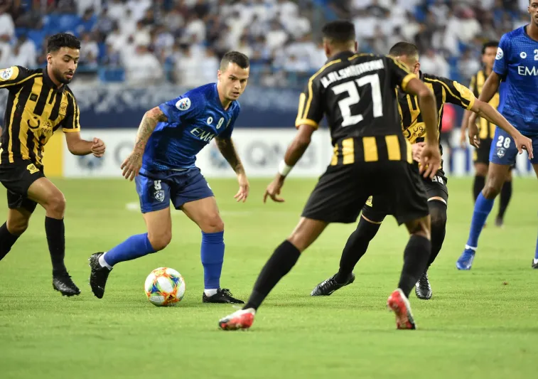 قبل مباراة حسم اللقب.. تاريخ مواجهات الهلال والاتحاد 