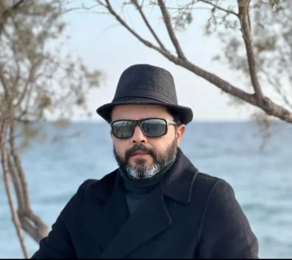 مسرحية "سلام مربع" تعيد محمد هنيدي إلى السعودية