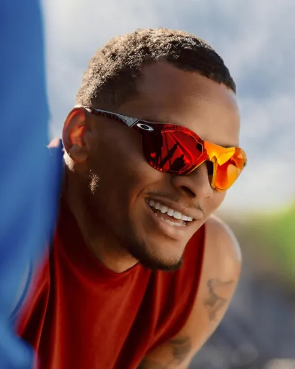 "Oakley" تطلق نظارتها المتطورة "Re:SubZero" لجعل صحتكَ أفضل