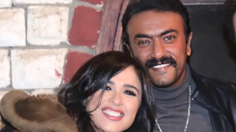 ياسمين عبد العزيز تثير جدلًا واسعًا حول علاقتها بزوجها أحمد العوضي 