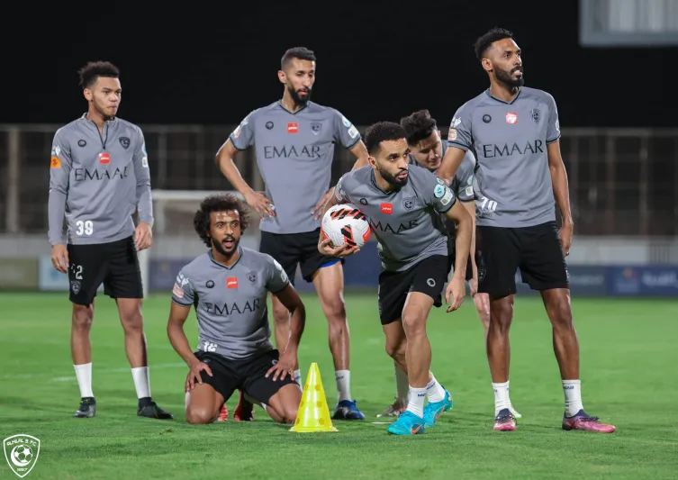 مباريات الحسم في الدوري السعودي: الهلال ينتظر رقمًا قياسيًا.. والاتحاد ينتظر هدية الفيصلي