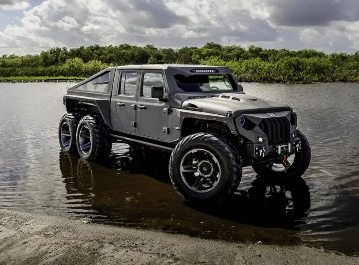 جيب كولوس معدلة بـ 6 عجلات وقدرات خارقة (فيديو)