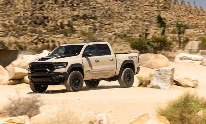 «رام» تكشف عن الإصدار الحصري لسيارة «1500 TRX ساندبلاست»