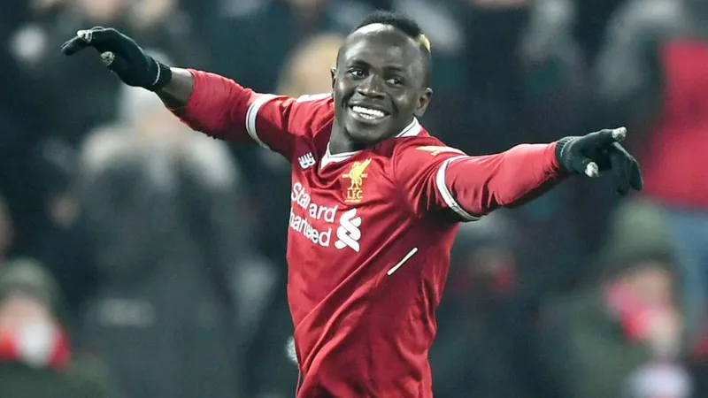 تصرف إنساني رائع من «ساديو ماني» مع مشجع سنغالي (فيديو)