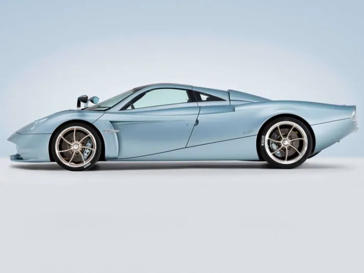 «باجاني» تطرح سيارة Huayra Codalunga.. كم يبلغ سعرها؟