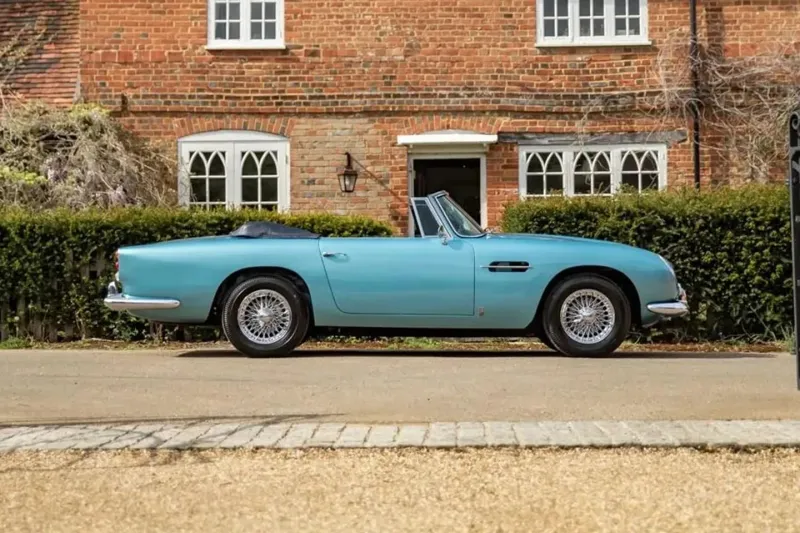 أيقونة سيارات الأفلام «أستون مارتن DB575» تُعرض في مزاد علني