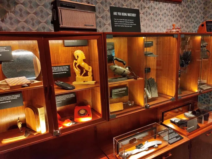 10 صور من متحف «الجاسوسية العالمية».. يحتوي على مقتنيات نادرة وغريبة