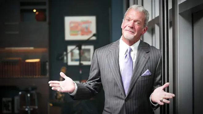 الملياردير «جيم إيرساي» يعرض مجموعة مقتنياته التاريخية مجانًا