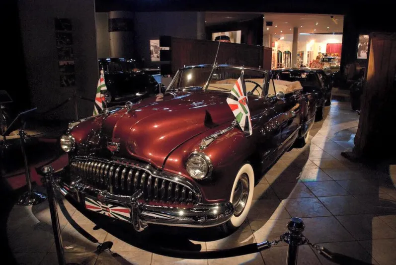 متحف السيارات الملكي في الأردن يعرض سيارات نادرة