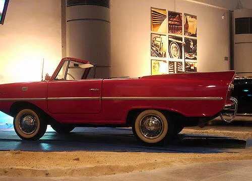 متحف السيارات الملكي في الأردن يعرض سيارات نادرة