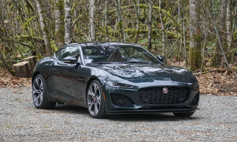 جاجوار تطرح نسخة فريدة من F-Type احتفالاً بمرور 75 عامًا على سياراتها الرياضية