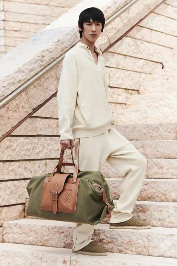 قواعد حمل الحقيبة لطلة أنيقة وجذابة