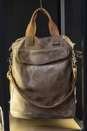 قواعد حمل الحقيبة لطلة أنيقة وجذابة