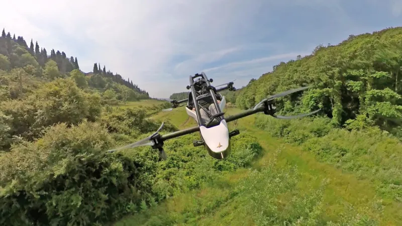 بقيمة 83 ألف دولار.. أول سيارة طائرة تُكمل أول رحلة لها (فيديو)