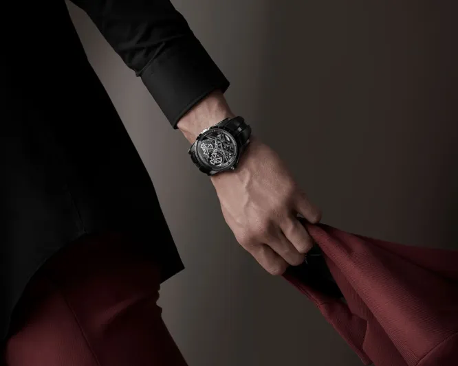 إصداران جديدان من Roger Dubuis Excalibur بالسيراميك الأسود