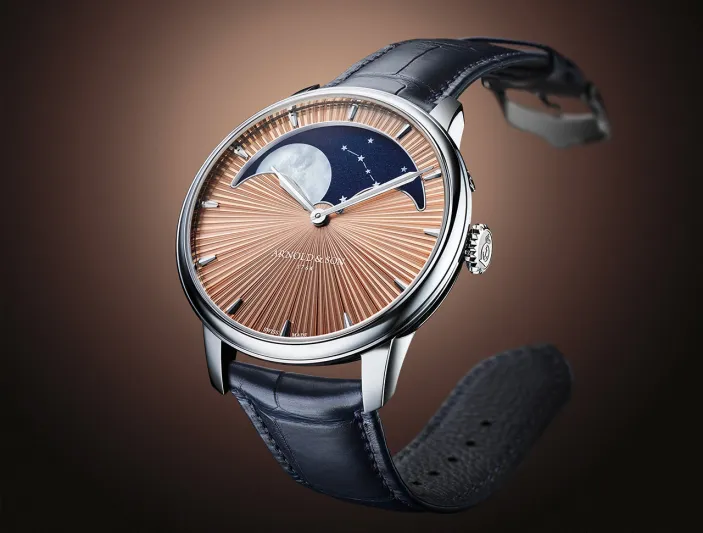 من الذهب الأحمر واللؤلؤ.. نسخ جديدة من ساعة القمر الدائم  (فيديو)