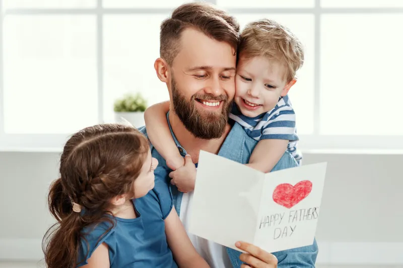 7 أفكار هدايا تدخل السرور على قلب والدك في عيد الأب