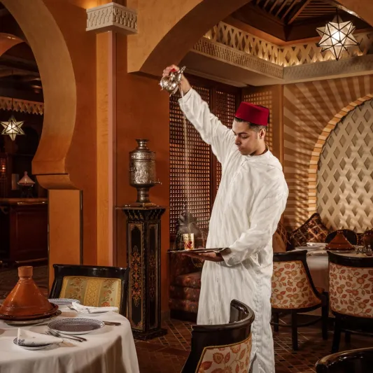 مطعم «طاجين» بمنتجع «ذا بالاس ون آند أونلي رويال ميراج» استضاف الشيف الشهير «موحا» 