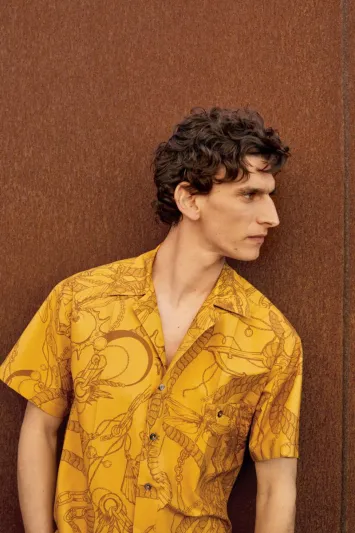 مجموعة الرجال لربيع وصيف 2023 من «Tod’s» مستوحاة من إيطاليا الحديثة