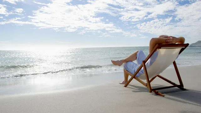 وظيفة الأحلام .. الإقامة في فندق والاسترخاء على الشاطئ مقابل 15 ألف دولار