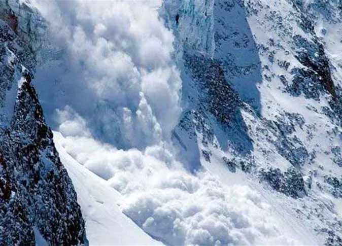 مصرع 6 أشخاص في انهيار جليدي بجبال الألب بسبب ارتفاع درجة الحرارة (فيديو)