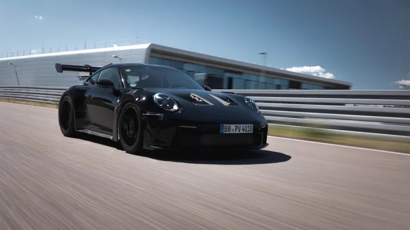 "بورشه" تكشف عن الموعد الرسمي لطرح سيارة "911 GT3 RS"