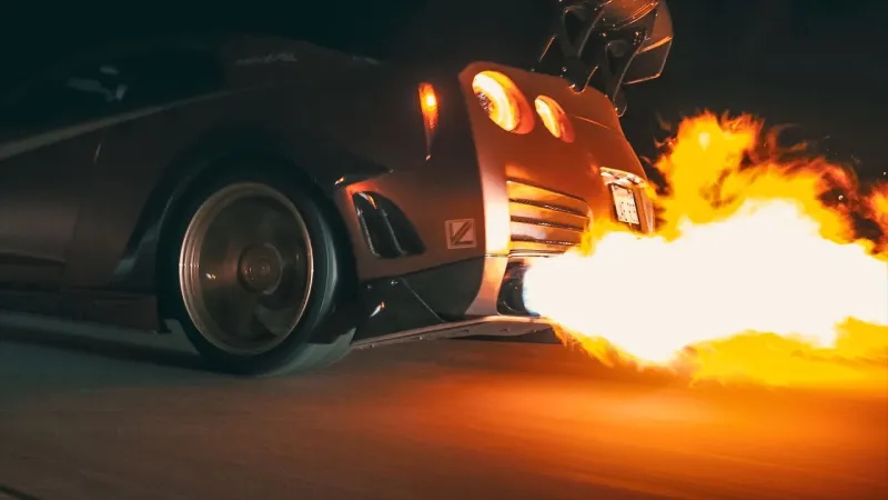 حادث الملايين.. رينجر تحطم لامبورجيني وتطارد GTR! (فيديو)