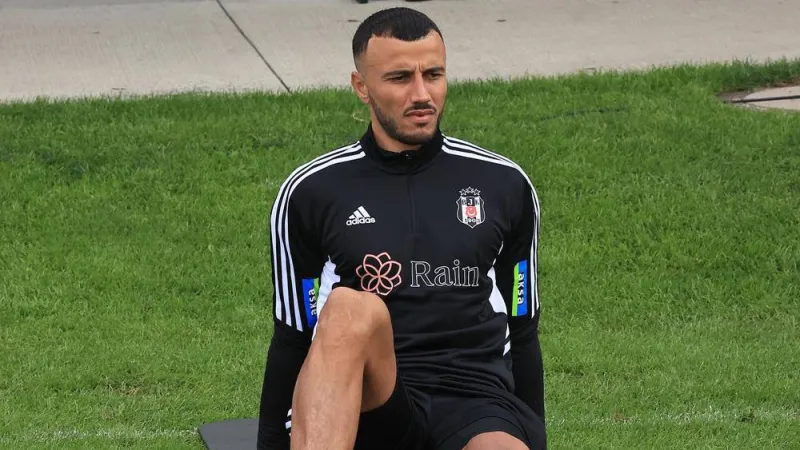 انتقالات مثيرة للنجوم العرب في أوروبا.. إليك أبرزها