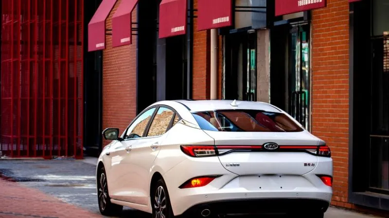 سيارة جاك J7.. فخامة على الطريق