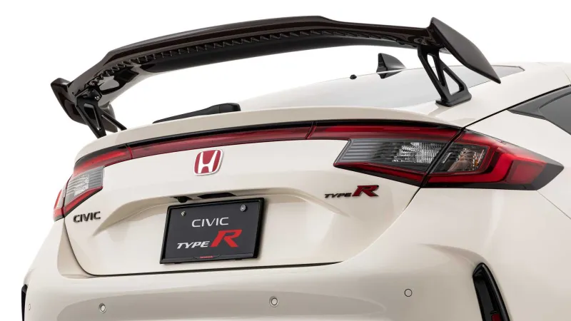 بمواصفات مميزة.. «هوندا» تزيح الستار عن سيارة "سيفيك تايب آر" 2023 (فيديو) 