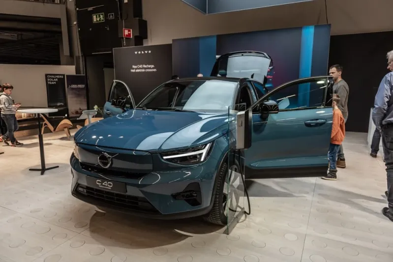 مواصفات فولفو C40 كروس أوفر.. سيارة صممت خصيصاً لعشاق الفخامة