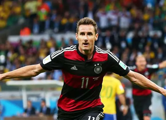  أحدهم مسح الأحذية..أغرب مهن نجوم الكرة قبل الشهرة