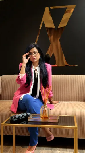 مصممة الأزياء أفنان محمود زغبي: كنت انطوائية.. وزوجي أخرجني من قوقعتي