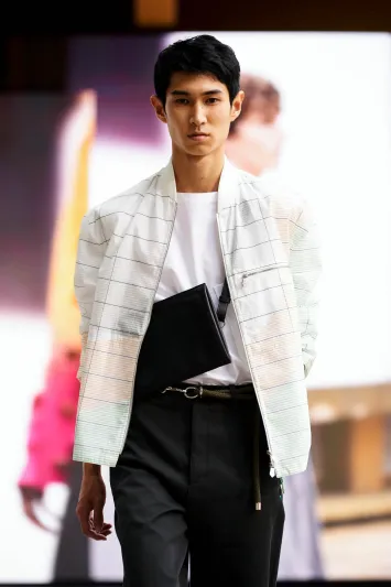 كيف ترتدي التقليمات هذا الصيف؟