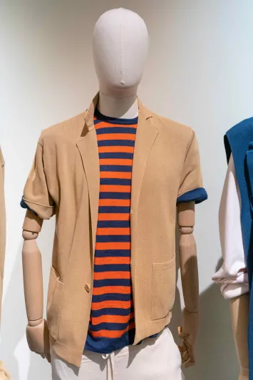 كيف ترتدي التقليمات هذا الصيف؟