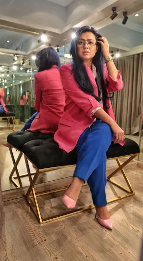 مصممة الأزياء أفنان محمود زغبي: كنت انطوائية.. وزوجي أخرجني من قوقعتي