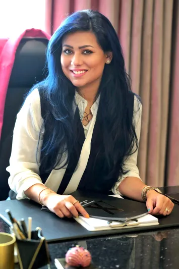 مصممة الأزياء أفنان محمود زغبي: كنت انطوائية.. وزوجي أخرجني من قوقعتي