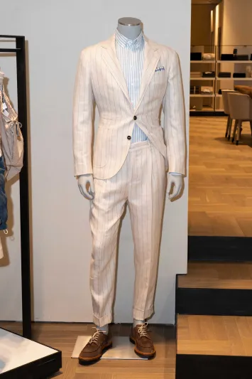 كيف ترتدي التقليمات هذا الصيف؟