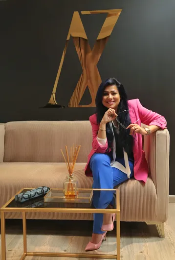 مصممة الأزياء أفنان محمود زغبي: كنت انطوائية.. وزوجي أخرجني من قوقعتي