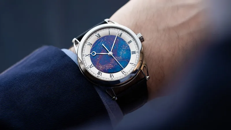 نيزك في ساعة "دي بيثون" 